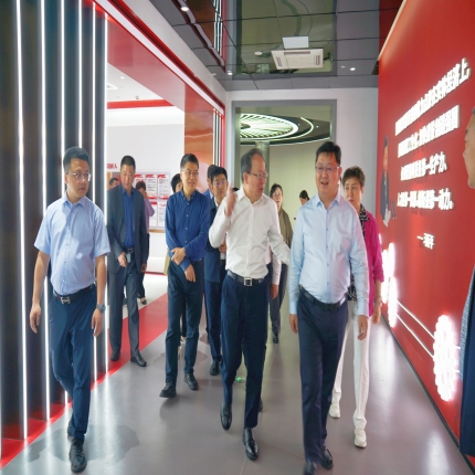 山西省政協副主席李曉波率“培育壯大智能產業，加快推動智能化發展”調研組參觀考察泰隆集團